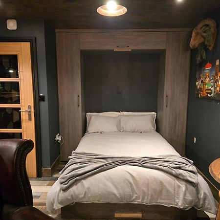The Pub - Unique & Authentic Experience - Free Parking!, 5 Minutes From Airbus And The Mall Cribbs بريستول المظهر الخارجي الصورة
